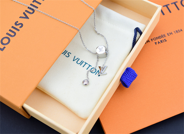 LV Necklace 002